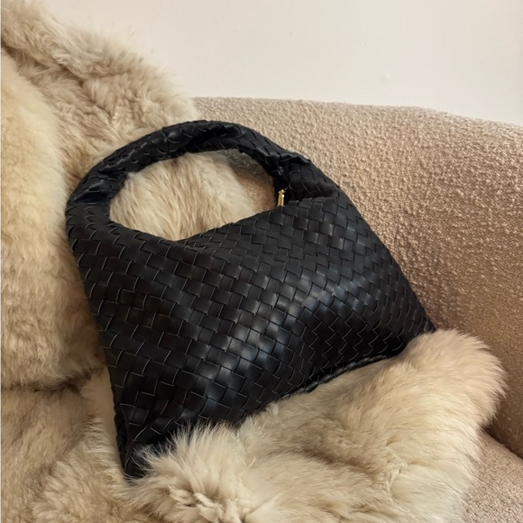 Urban Expressions Handbags - Black woven vegan leather slouchy hobo bag